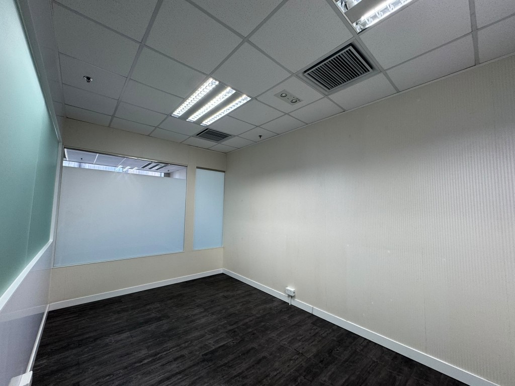 Newly renovated private room with frosted glass partitions